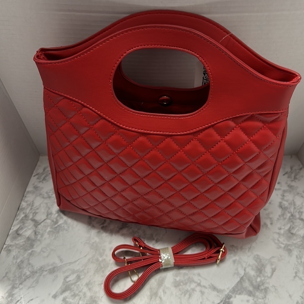 Red Handbag. NEW - Picture 5 of 5